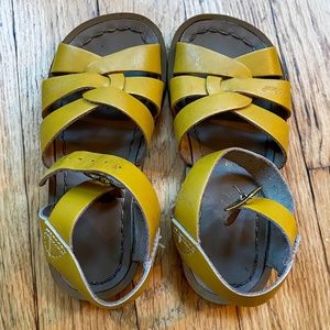 Salt Water Original Sandal Mustard Kid's 9 Summer Ocean Adventure